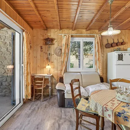 Holiday home Petit De Montagne *